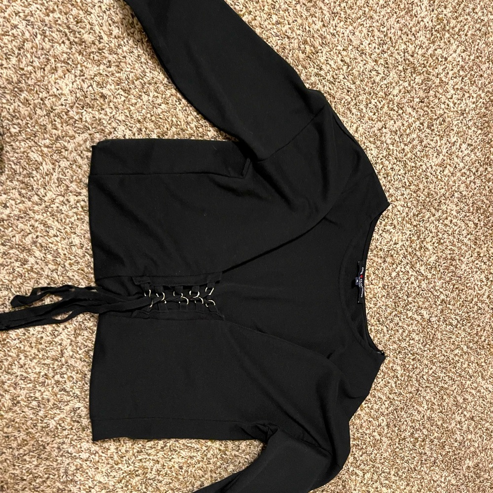 Small Black sweater.